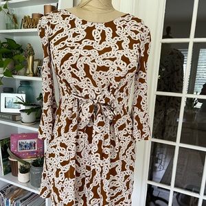 Gorgeous 100 % silk Diane von furstenberg dress size 2